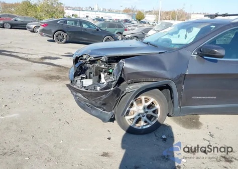 2016 Jeep Cherokee Latitude z USA, uszkodzony, nr VIN 1C4PJMCS1GW242738